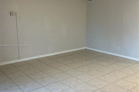 2716 NE 30th Pl #103C Fort Lauderdale, FL 33306-1789